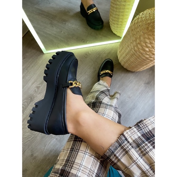 Other - NIB Francesca Loafers - Matte Black